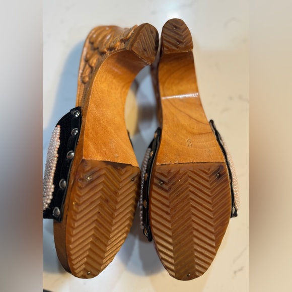 Crafts Hawaii Women's Off-White Beading W/ Black Trim Carved Wooden Clogs Size 6 - Picture 8 of 13